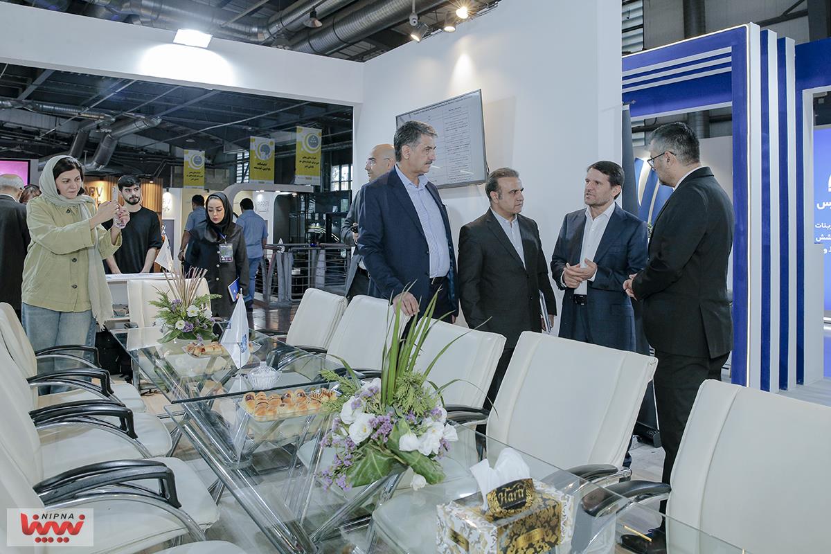 بازدید دکتر حسن عباس زاده معاون وزیر نفت و مدیرعامل شرکت ملی صنایع پتروشیمی در روز سوم از نوزدهمین نمایشگاه بین المللی ایران پلاست (2) 35